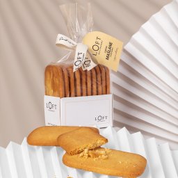 Fotografia aranżowana - minimalistyczna kompozycja z użyciem naturalnego światła, podkreślająca kolor i strukturę produktu.
Zdjęcie wykonane z myślą o wykorzystaniu na platformach sprzedażowych, w materiałach promocyjnych, komunikacji marki premium food.