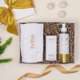 Fot. aranżowana - Kolorystyka, światło i układ podkreślają estetykę produktu oraz charakter marki beauty.
Wykorzystanie zdjęcia: w sklepach internetowych, na platformach sprzedażowych, w komunikacji marki kosmetycznej, w mat. promocyjnych i wizerunkowych.