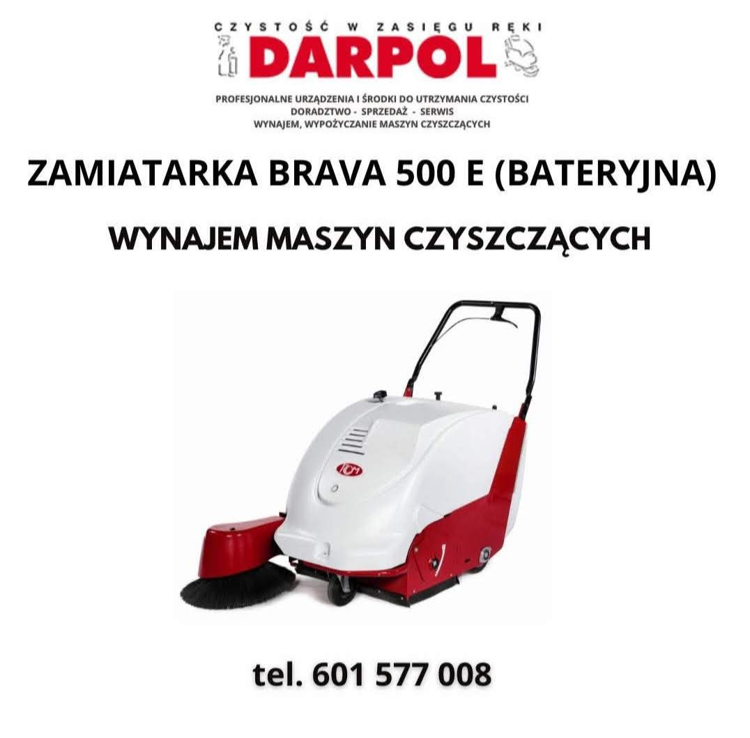 Zamiatarka Brava 500 E (bateryjna) w kolorach białym i czerwonym, przeznaczona do wynajmu maszyn czyszczących. Widoczny numer telefonu kontaktowego.