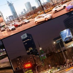 CITYPHONIC MEDIAHUB SPÓŁKA Z OGRANICZONĄ ODPOWIEDZIALNOŚCIĄ - Kompozycja z nocnych i dziennych ujęć Warszawy, eksponująca billboard z reklamą BMW, z rozmytymi światłami przejeżdżających aut.