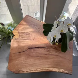 Stolik kawowy z plastra drewna debowego