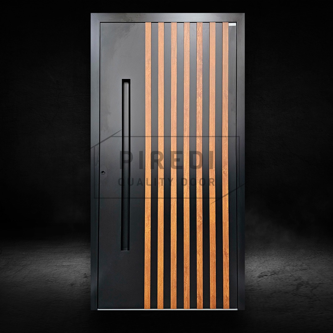 Nowoczesne drzwi zewnętrzne w kolorze antracytowym z drewnianymi, pionowymi panelami. Minimalistyczny uchwyt, ciemne tło, ekspozycja na całe drzwi.