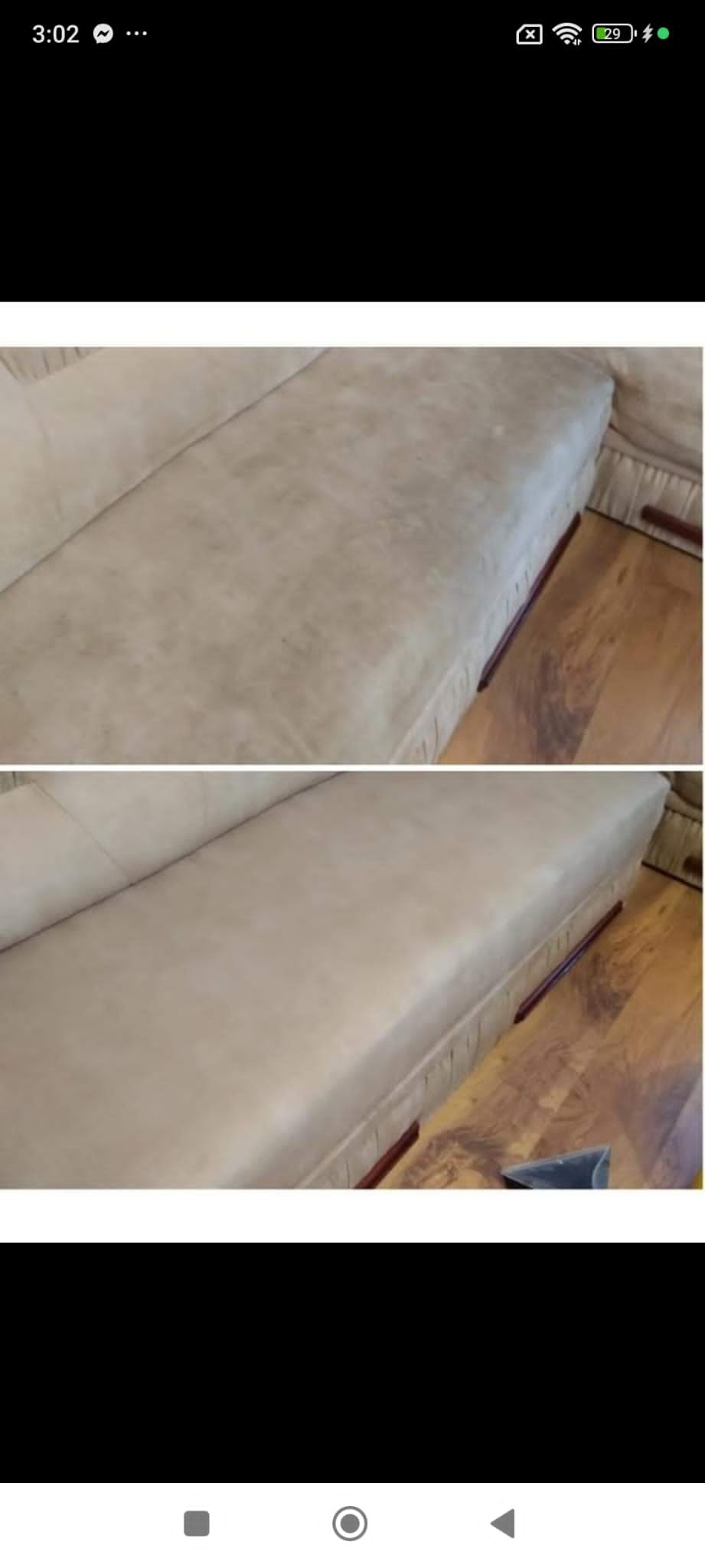 Zdjęcie 'przed i po' czyszczenia jasnej kanapy. Górne ujęcie pokazuje zabrudzenia, dolne prezentuje czystą tapicerkę. Widoczna podłoga z paneli.