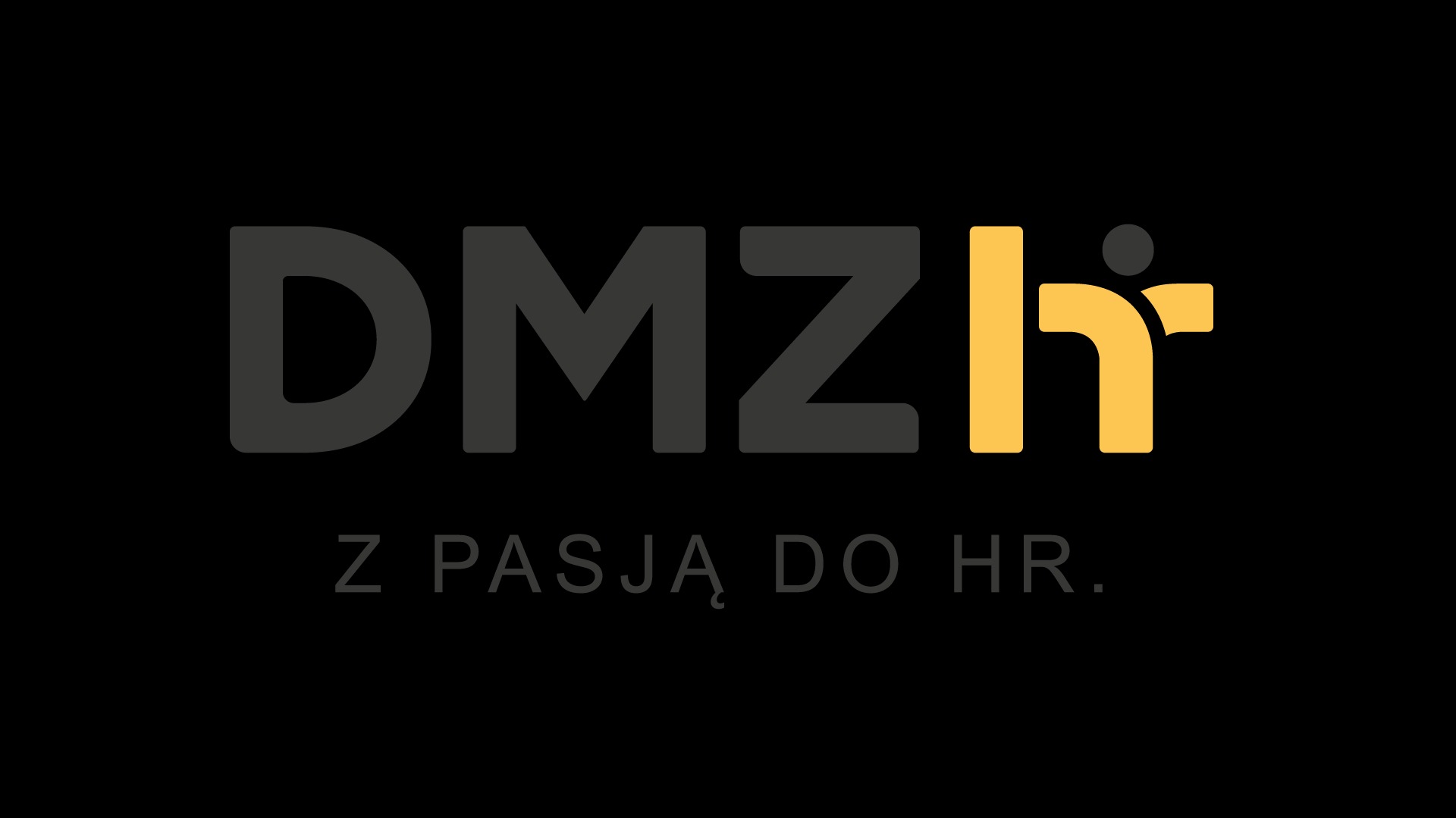 Logo firmy DMZhr z hasłem 'Z pasją do HR.' na czarnym tle. Litery DMZ w kolorze szarym, 'hr' w kolorze żółtym, stylizowane na postać.