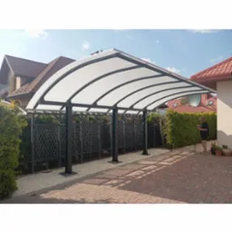 Na życzenie klienta, wiata z poliwęglanu na solidnych Herbach.