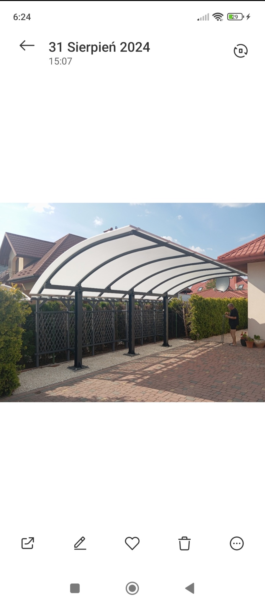 Na życzenie klienta, wiata z poliwęglanu na solidnych Herbach.