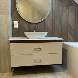 STOLARSTWO - Meble łazienkowe z blatem corian ,szuflady profilowane