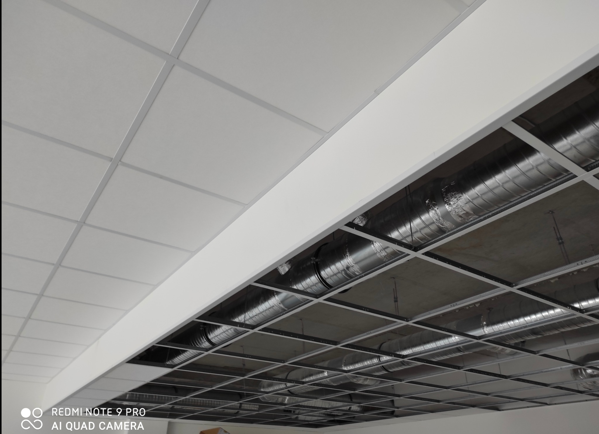 Montaż sufitu podwieszanego