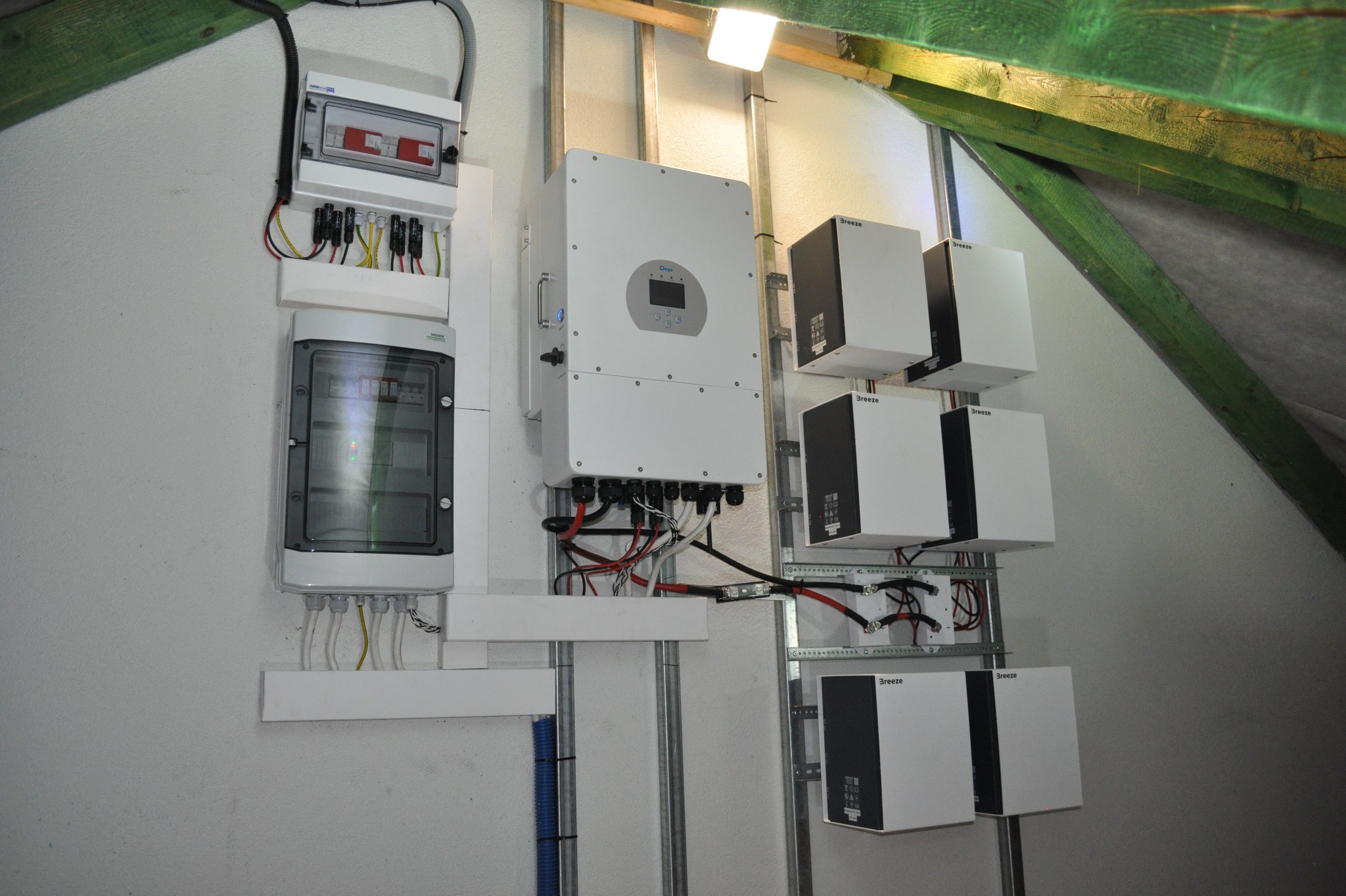 Falownik niskonapięciowy Deye SUN 8 kW z magazynem energii Breeze ION o poj. 15 kWh