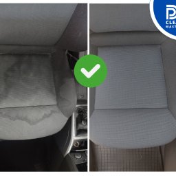 DP CleanMasters - Tapicerka samochodowa: fotel przed i po czyszczeniu. Po lewej stronie widoczne plamy, po prawej czysta, szara tkanina. Znak akceptacji na środku kadru.