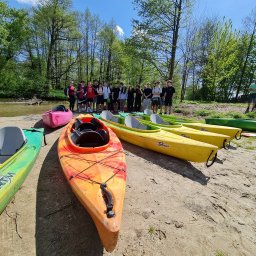 Spływy kajakowe Eskulapa - Spływy kajakowe so idealną rekreacją dla grup szkolnych jak i młodzieży.