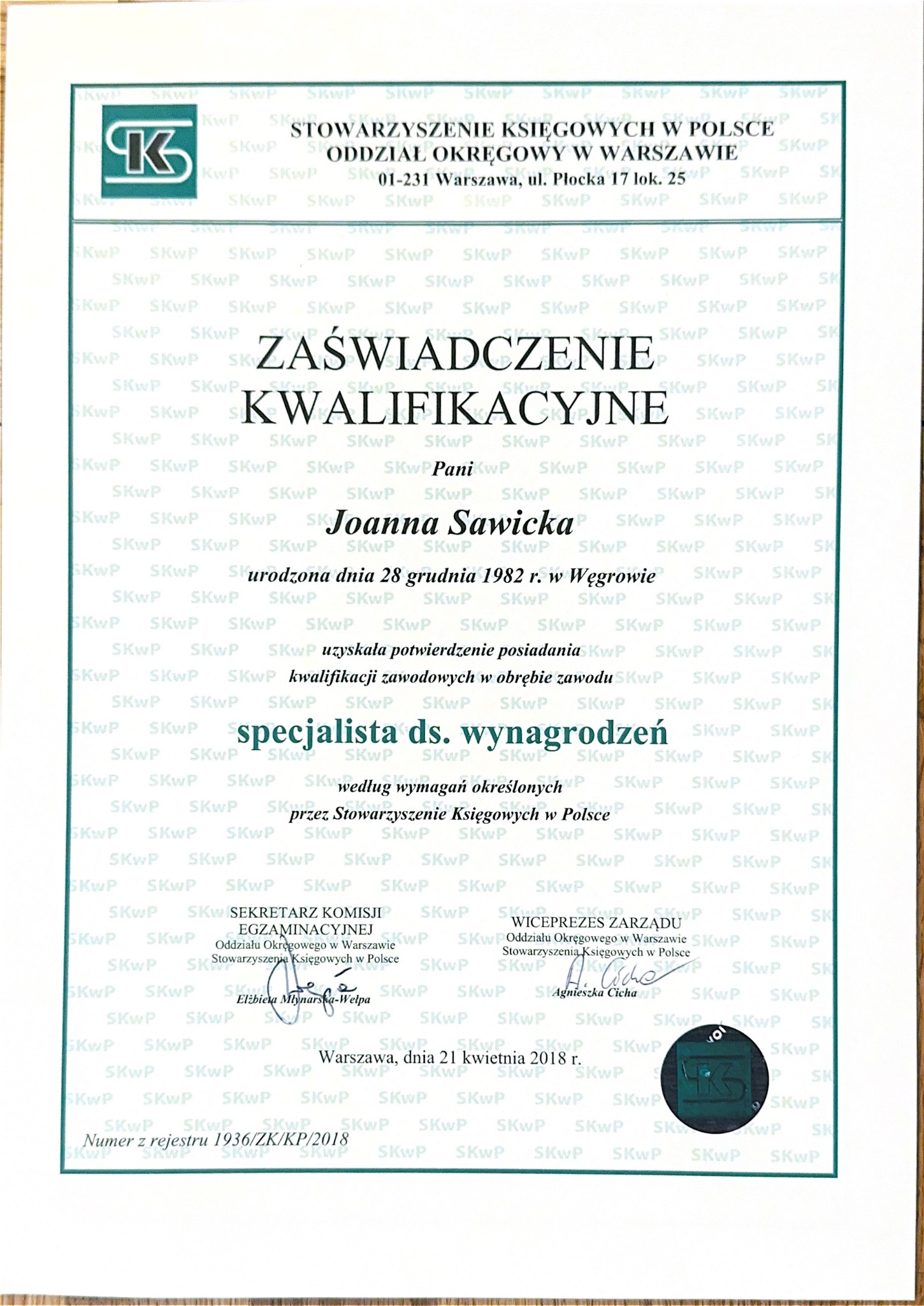 Certyfikat kwalifikacyjny specjalisty ds. wynagrodzeń Joanny Sawickiej, wydany 21 kwietnia 2018 r. przez Stowarzyszenie Księgowych w Polsce, Oddział Okręgowy w Warszawie.