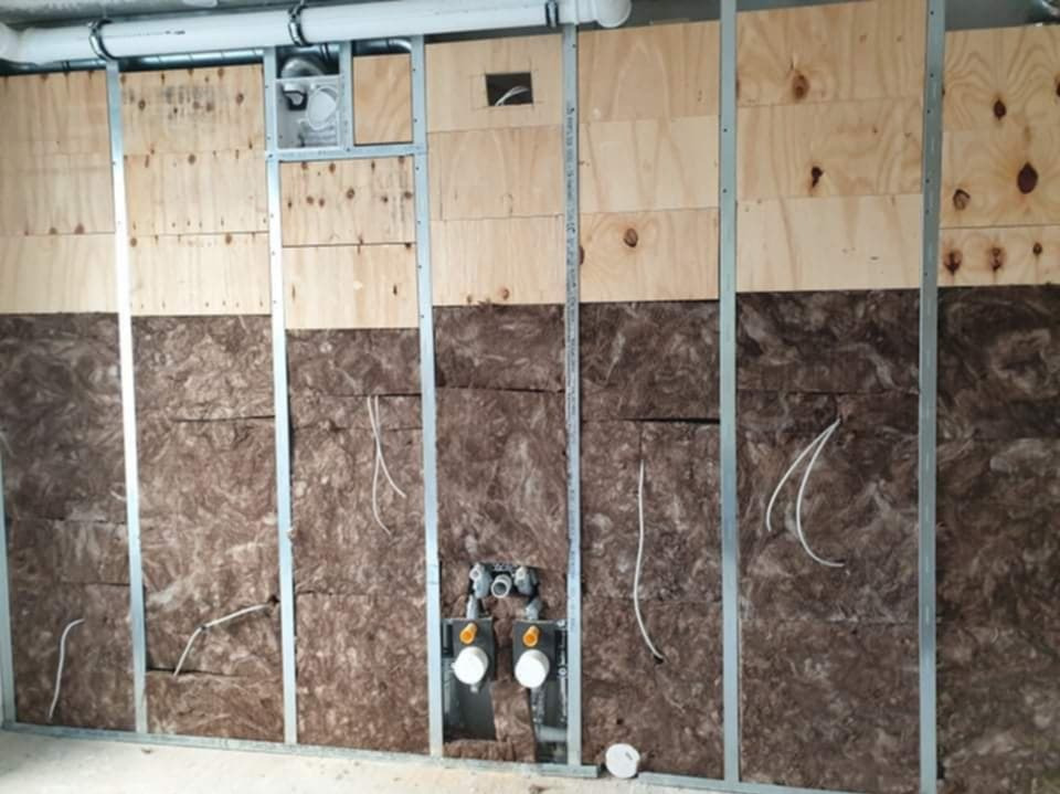 Sciana Działowa z K/G + Wzmocnienie z Płyt Drewnianych pod Szafki Wiszące