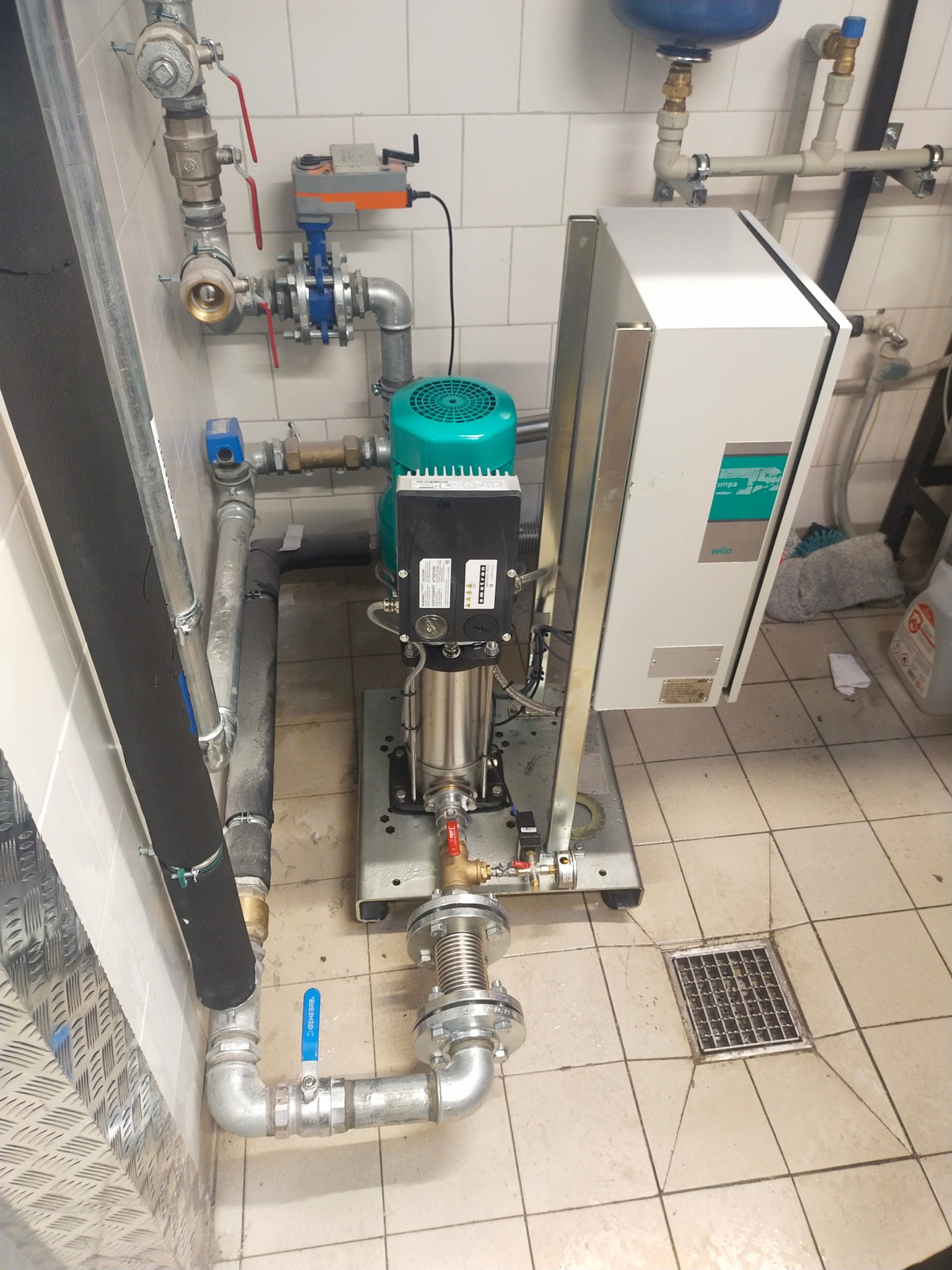 Realizacja KFC Poznań ul. Krzywoustego kompleksowa instalacja wod-kan c.o. gaz. ppoż