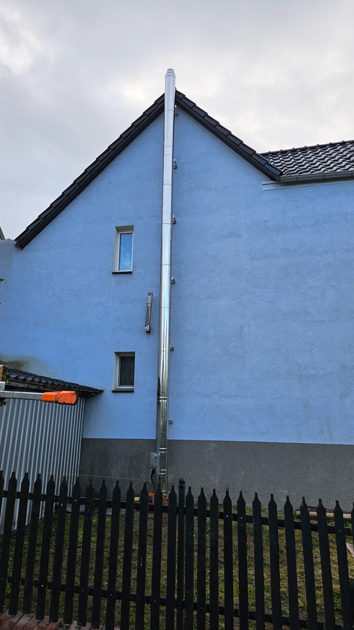 Montaż komina izolowanego