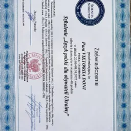 Szkolenie językowe: Zaświadczenie ukończenia kursu języka polskiego dla obywateli Ukrainy, wydane przez Wyższą Szkołę Kadr Menedżerskich.