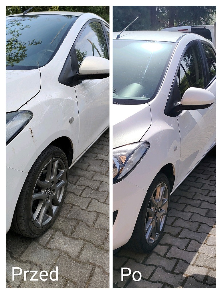 Biała Mazda 2: widok z boku, ujęcie 'przed' z zabrudzeniami i 'po' umyciu, prezentujące efekt usługi detailingowej. Kostka brukowa w tle.