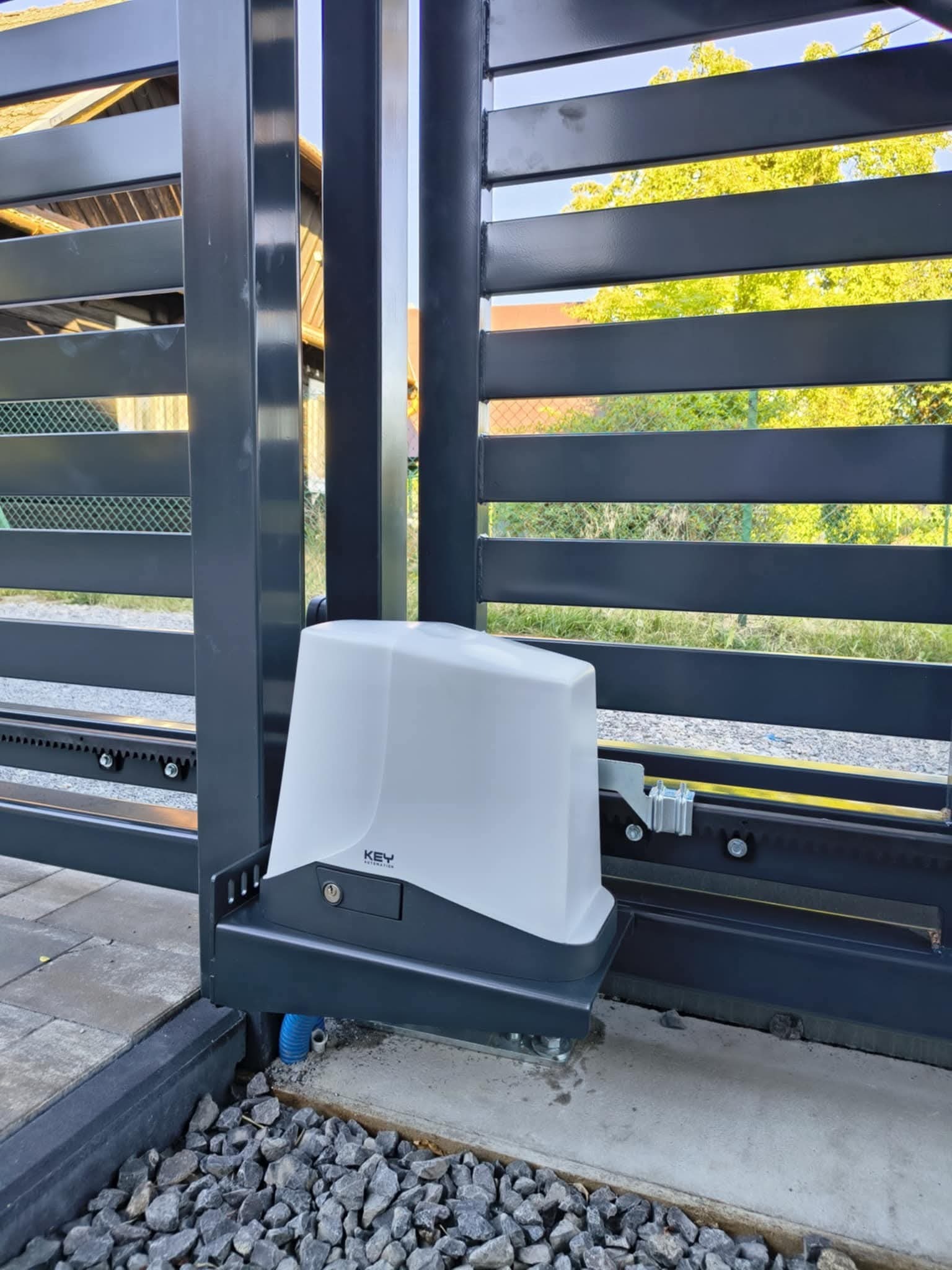 TURBO4324KS - klasyczny automat do bram przesuwnych o wadze do 400 kg na 24Vdc.