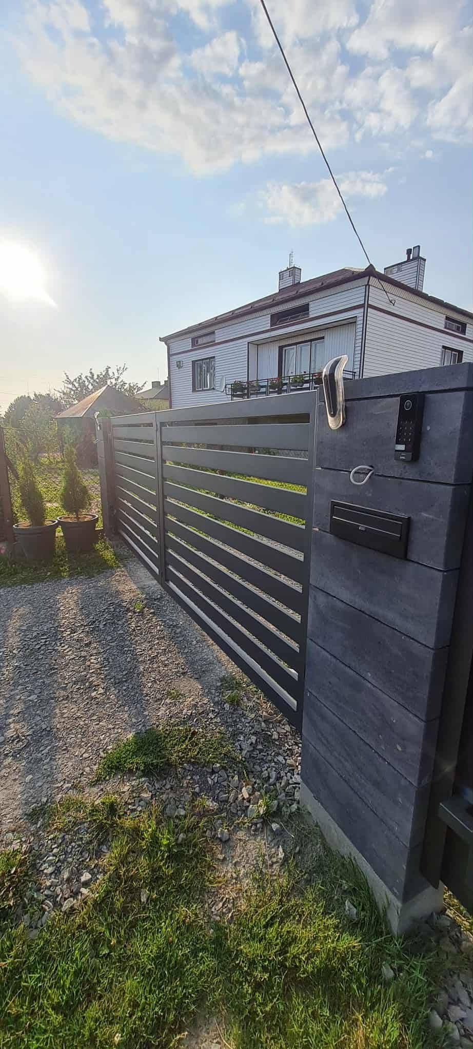 ECLIPSE - lampa ostrzegawcza z czujnikiem zmierzchu do napędów z centralą 14A. Zasilanie na 24Vdc.