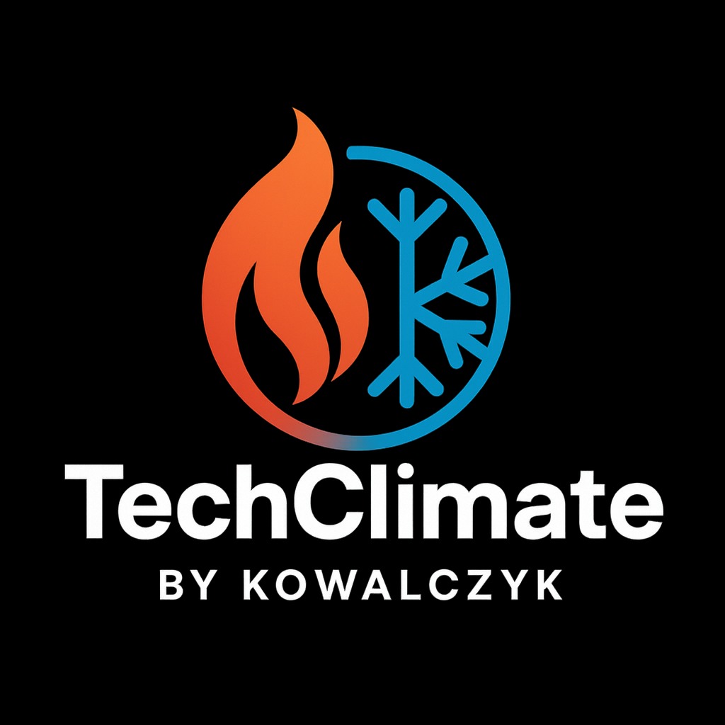 Logo firmy TechClimate by Kowalczyk: płomień i śnieżynka w okręgu, symbolizujące ogrzewanie i klimatyzację na czarnym tle.