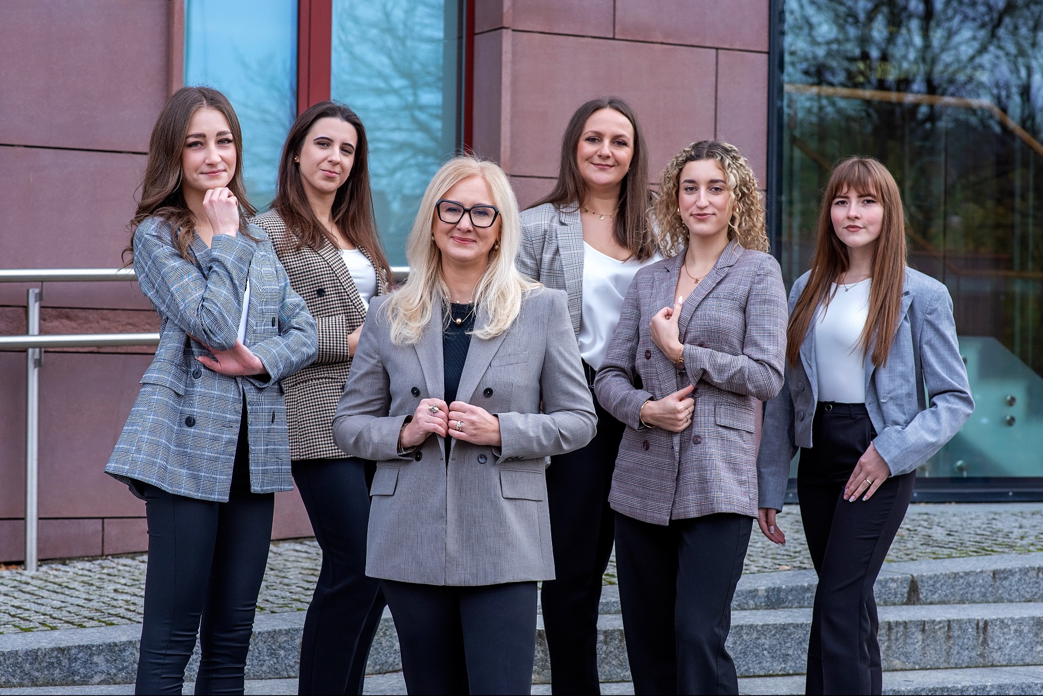 Atut Biuro Rachunkowe to zespół, który łączy doświadczenie, specjalistyczną wiedzę i pełne zaangażowanie. Zapraszamy!