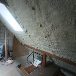 Smartpur izolacje natryskowe pianą PUR - Izolacja natryskowa pianą PUR Bojano dom w szeregu. Smartpur.