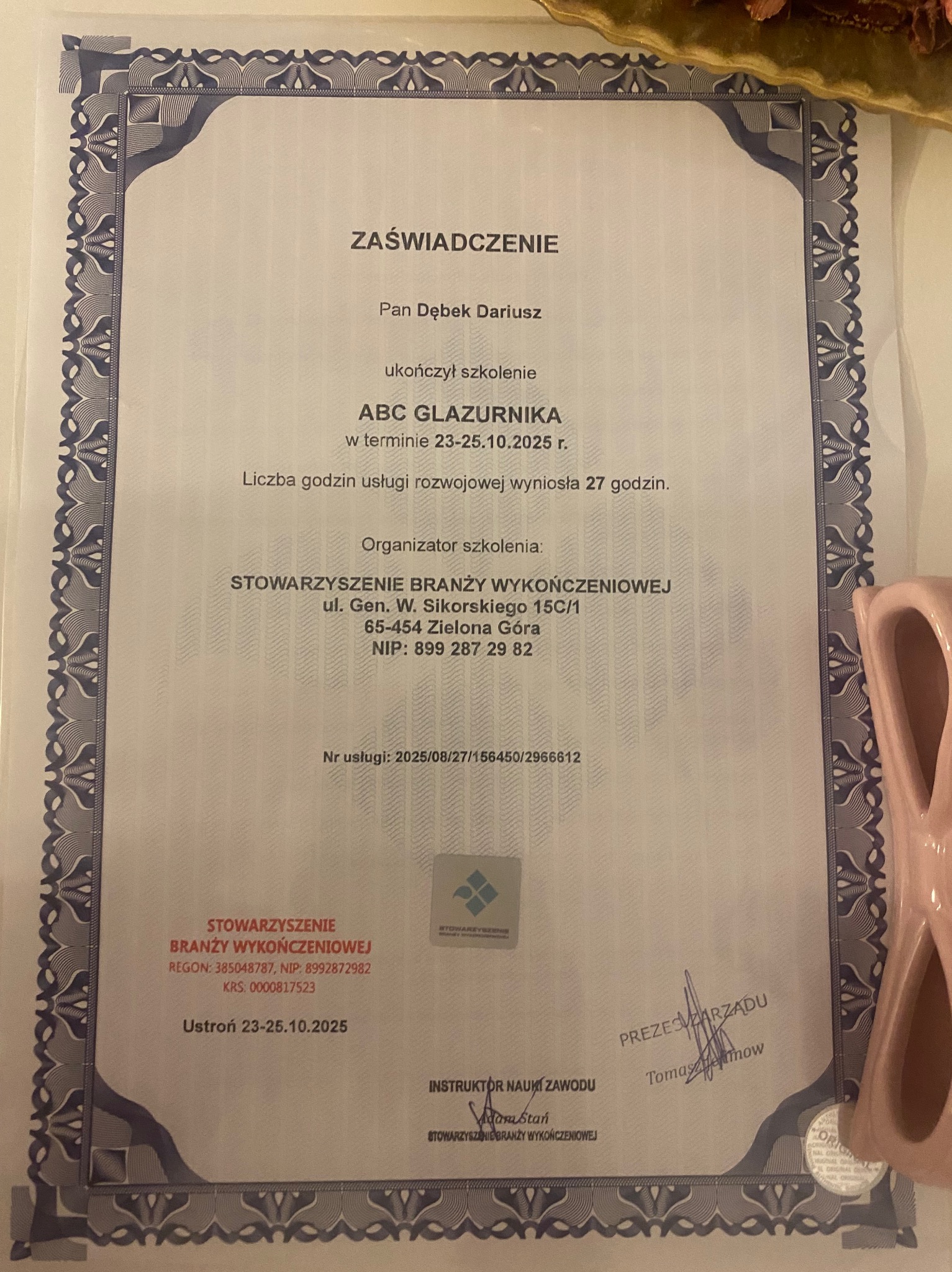 Zaświadczenie ukończenia szkolenia ABC Glazurnika dla Pana Dębka Dariusza, wydane przez Stowarzyszenie Branży Wykończeniowej w Zielonej Górze.