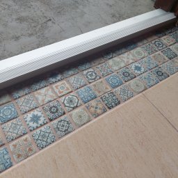 RAFAŁ GAJEWSKI - Mozaika w progu wejścia do domu