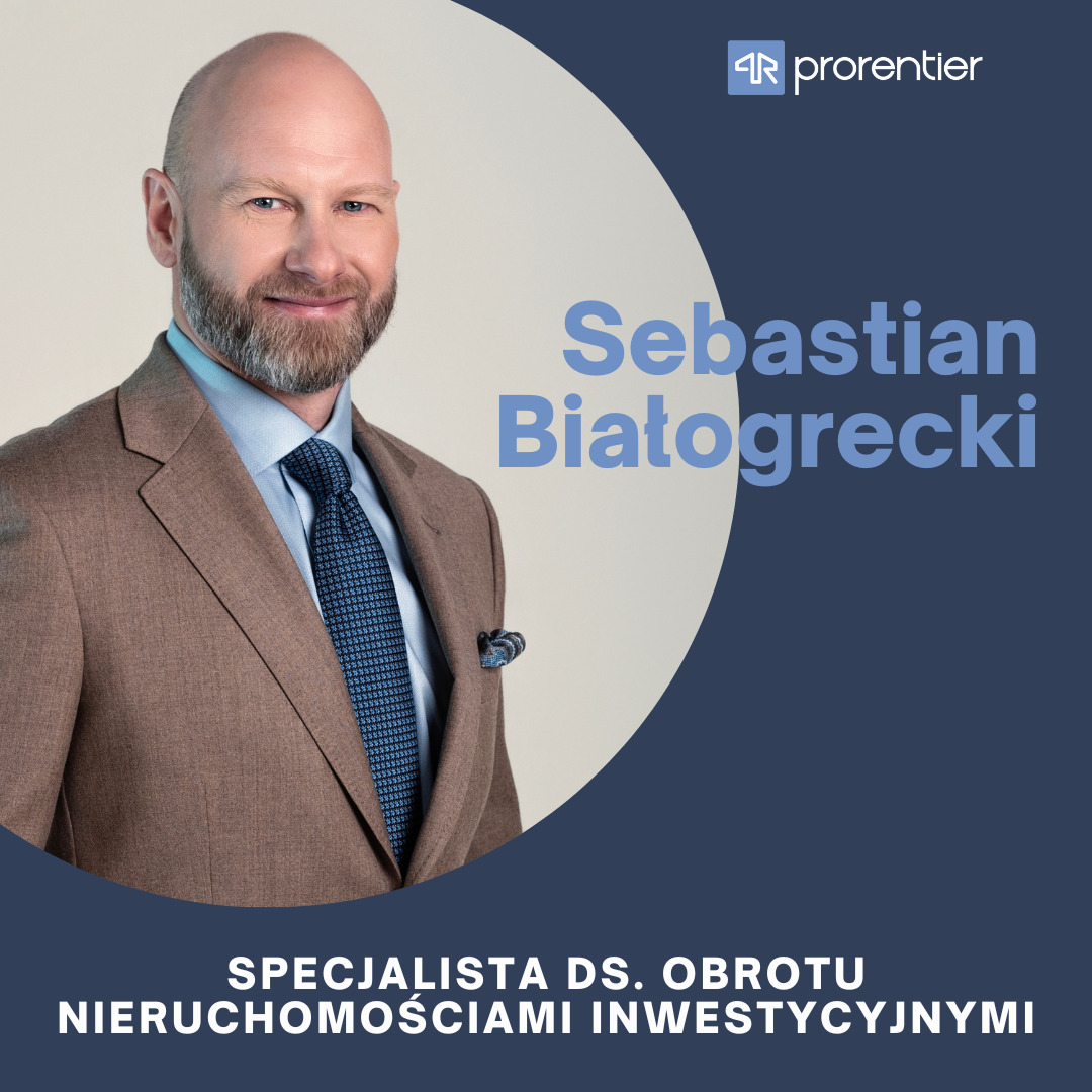Portret specjalisty ds. obrotu nieruchomościami inwestycyjnymi, Sebastian Białogrecki, w brązowym garniturze i niebieskim krawacie, z logo firmy Prorrentier.