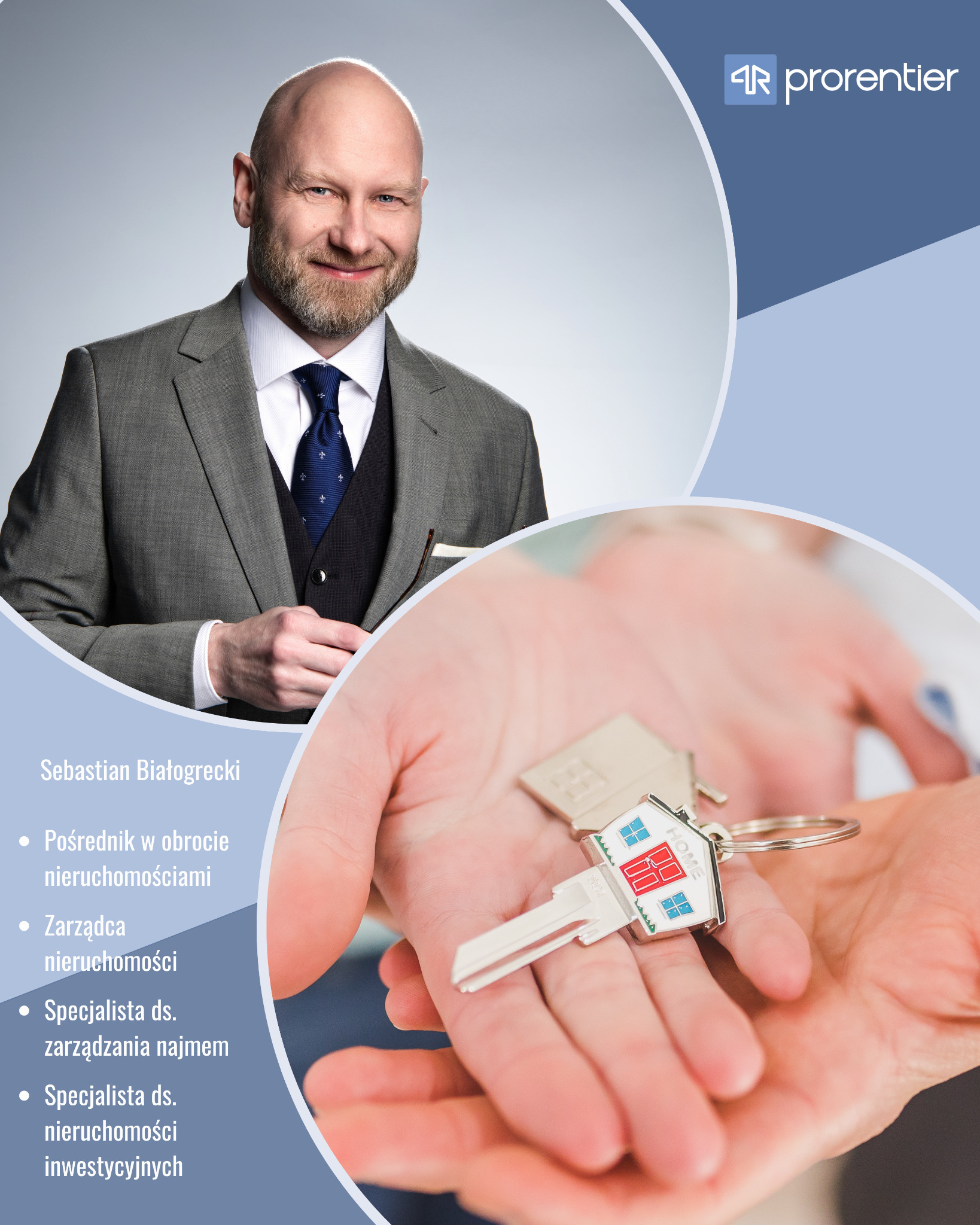 Profesjonalny agent nieruchomości Sebastian Białogrecki prezentuje klucze do domu z zawieszką w kształcie domu. Oferta agencji Prorentier.