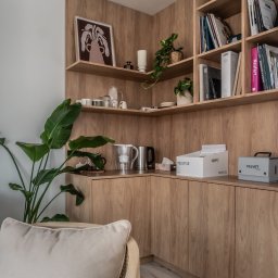 Moje biuro, czyli przestrzeń, w której Wasze marzenia o wnętrzach nabierają kształtów i zamieniają się w przemyślane projekty. Chciałam aby było wspierające atmosferą i spokojem - tu wszystko zaczyna się od uważności i rozmowy. 