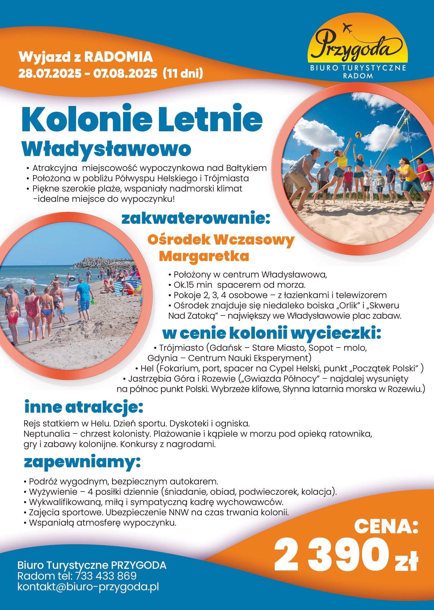 Plakat biura podróży z ofertą kolonii letnich we Władysławowie. Widoczne informacje o zakwaterowaniu, atrakcjach i cenie. Grupa gra w siatkówkę na plaży w tle.