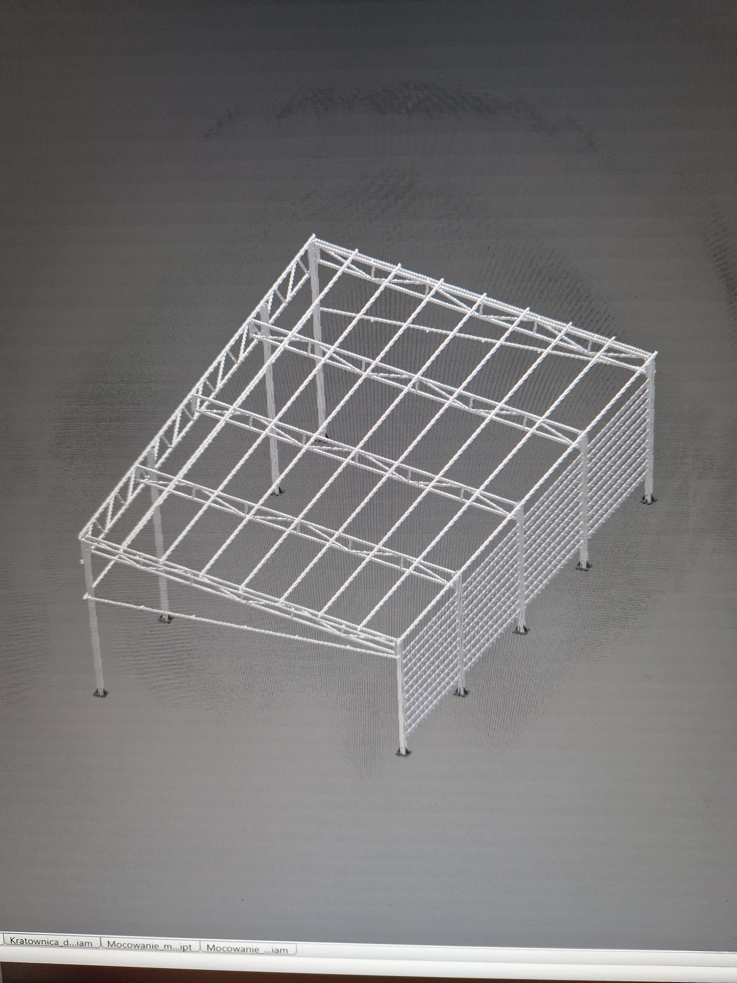 Szkic 3D metalowej konstrukcji kratownicowej, prawdopodobnie pergoli, na ekranie komputera. Projekt z Żywca w fazie modelowania.