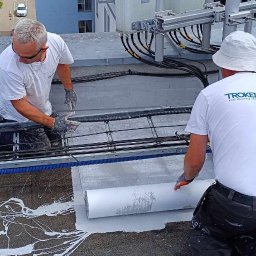 Izolacja polimocznikowa dachu pokrytego papą