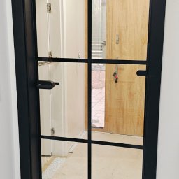 Montaż szklanych drzwi wewnętrznych