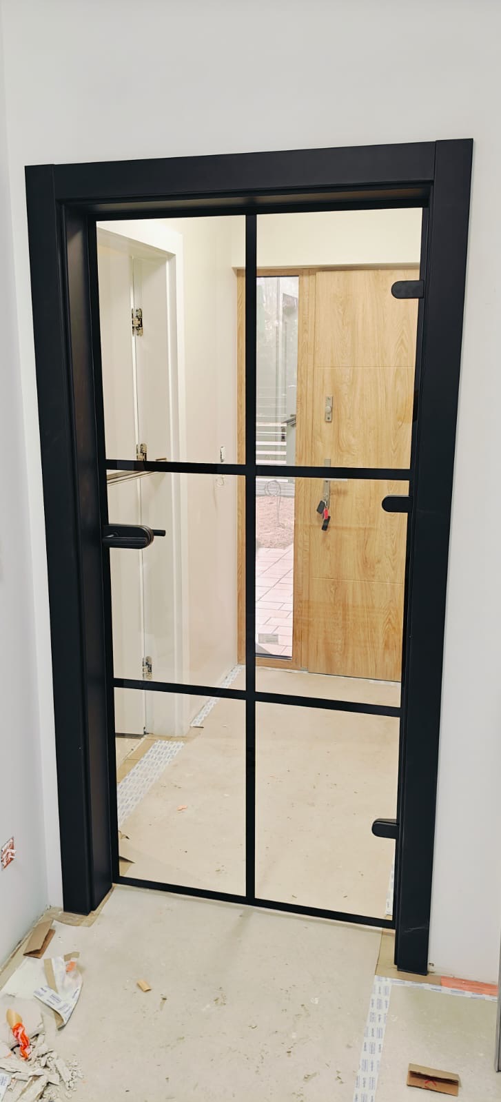 Montaż szklanych drzwi wewnętrznych