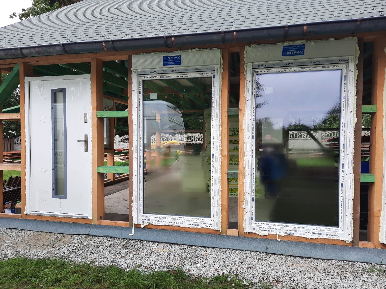 Montaż okien i drzwi w domu szkieletowym