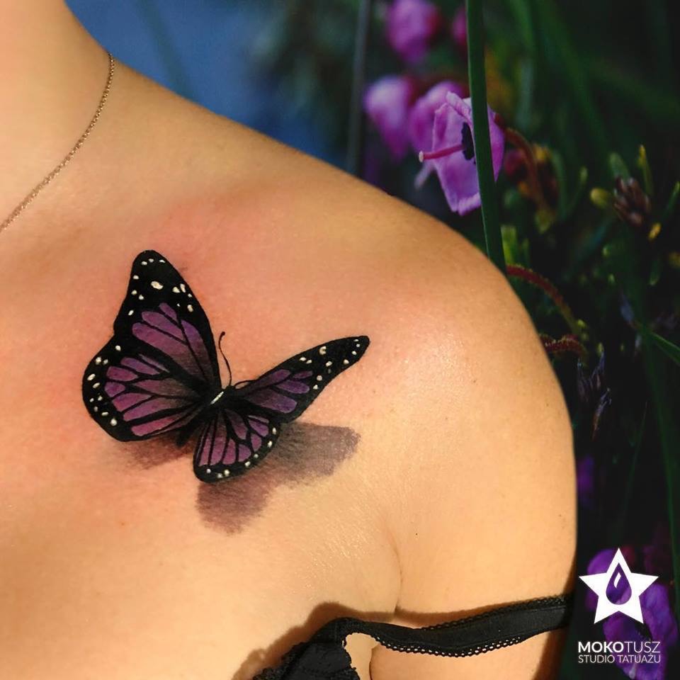 Realistyczny motyl kolorowy tatuaż dla kobiety 3D