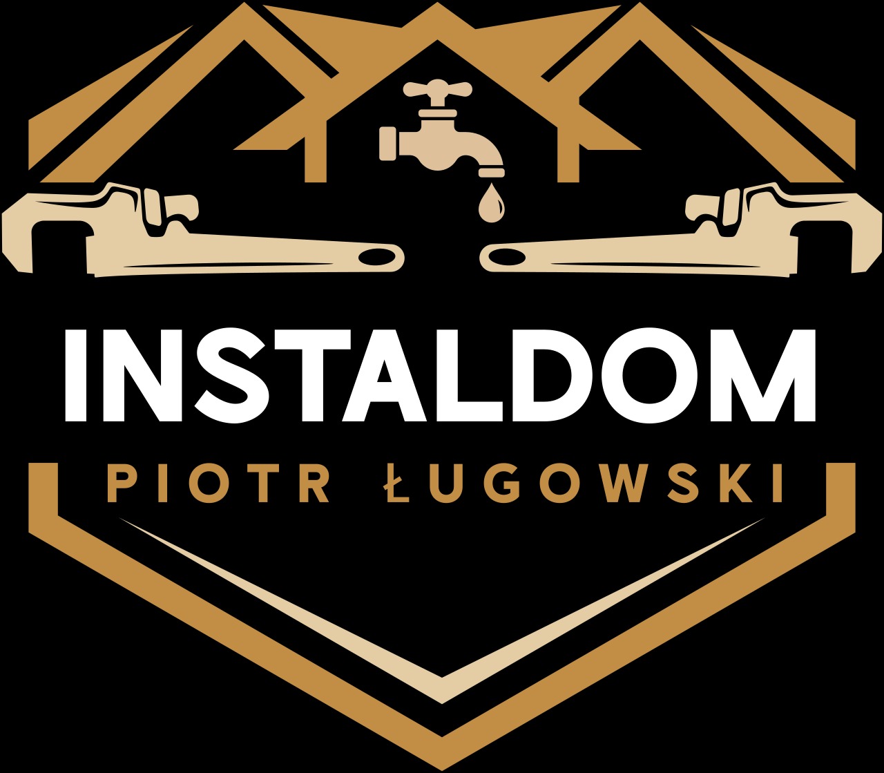 Eleganckie logo firmy INSTALDOM Piotr Ługowski w kolorach złota i bieli na czarnym tle, przedstawiające kran, klucze hydrauliczne i zarys dachu.