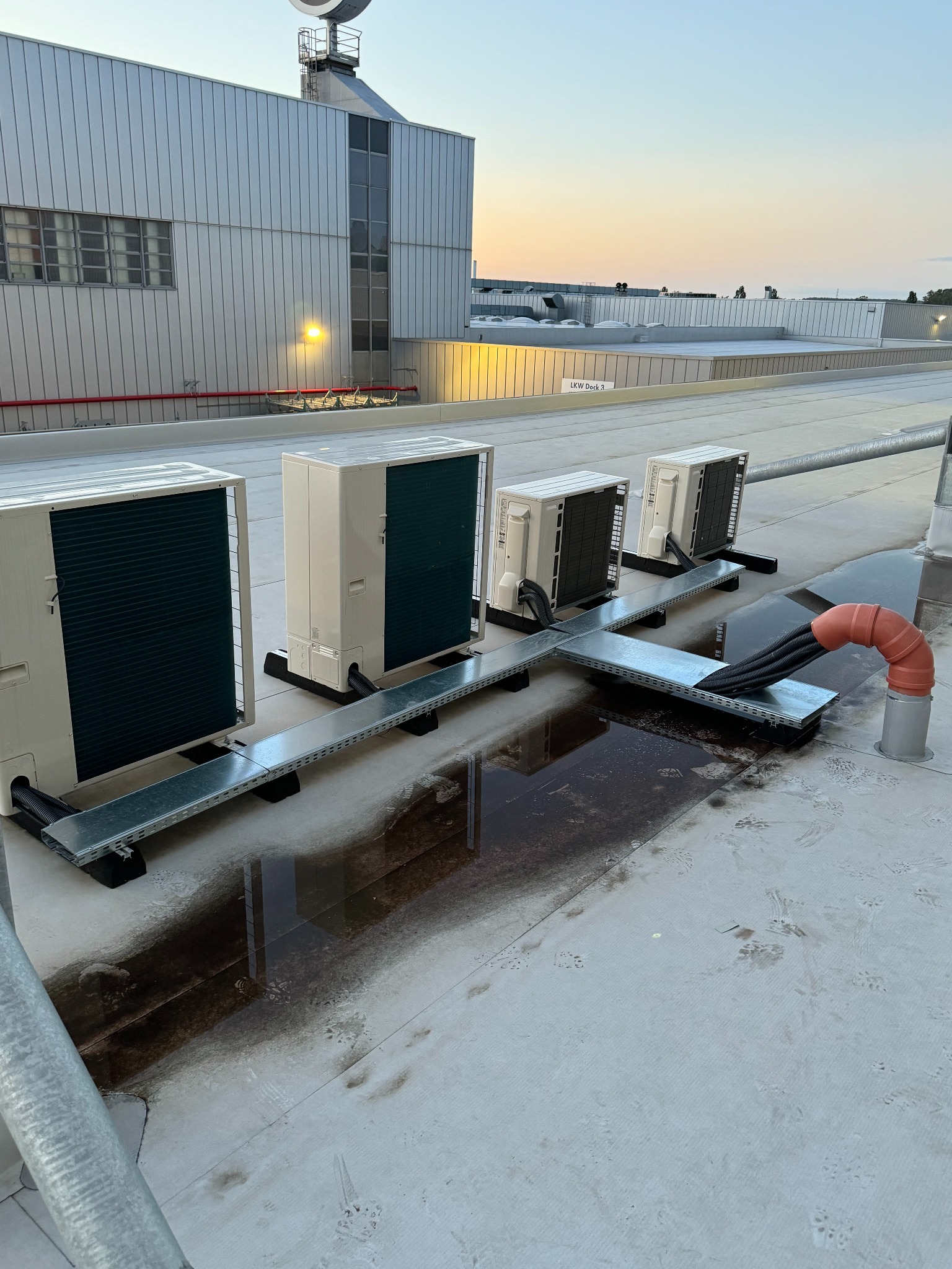 Montaż agregatów i klimatyzacji do pomieszczeń technicznych. Estetyka ponad wszystko!