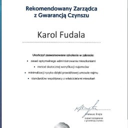 Certyfikat Zarządcy Najmu – potwierdzenie ukończenia zaawansowanego szkolenia w zakresie zarządzania mieszkaniami, weryfikacji najemców i minimalizacji ryzyka. Pracujemy w oparciu o sprawdzone standardy i wiedzę praktyczną.