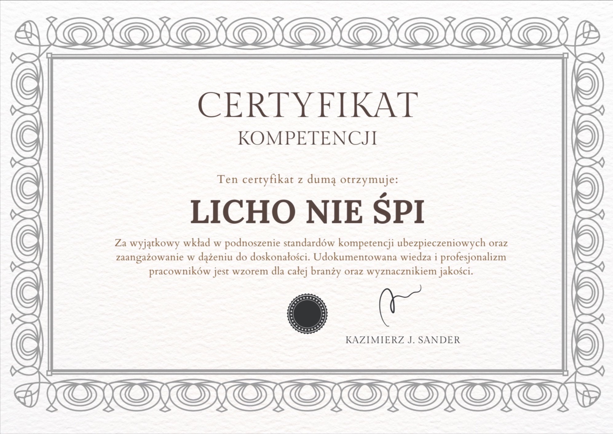 Certyfikat kompetencji dla 'LICHO NIE ŚPI' za podnoszenie standardów w ubezpieczeniach. Dokument z ozdobną ramką i podpisem Kazimierza J. Sander.