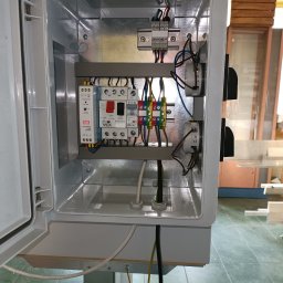 ZAKŁAD USŁUGOWO-REMONTOWY 