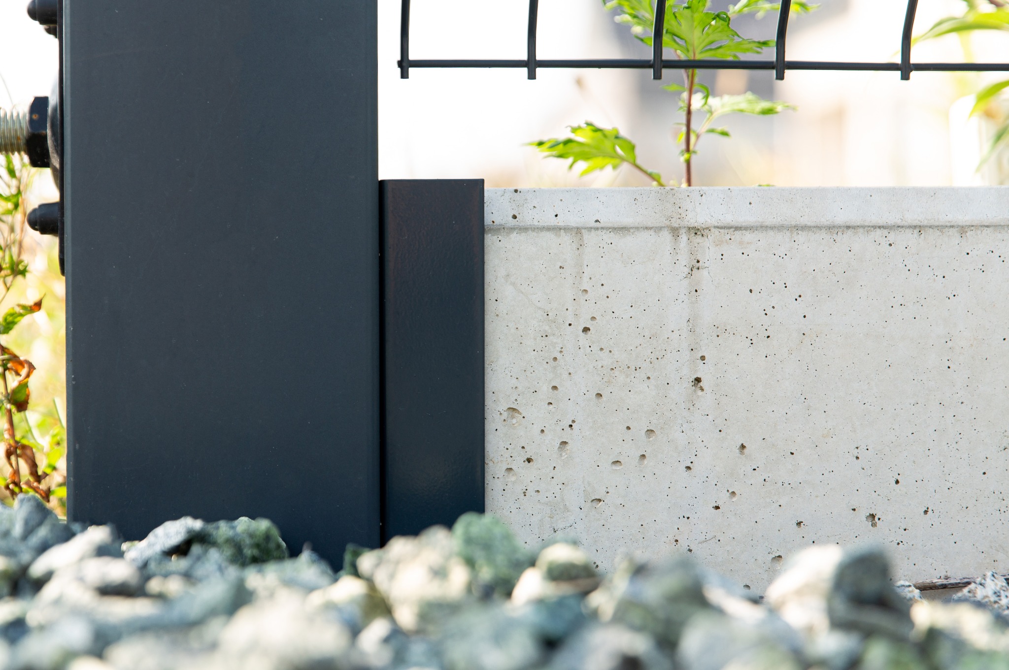 Podmurówka kaseton i uchwyt grafitowy