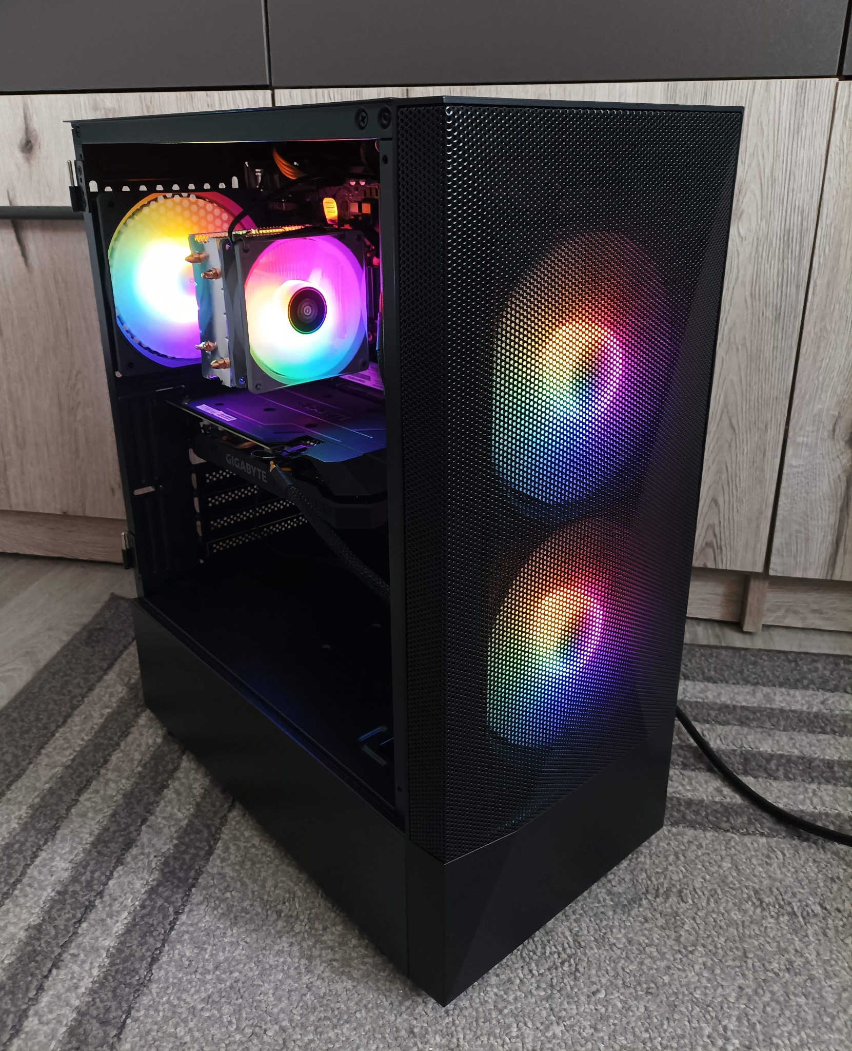 Ten komputer złożyłem dla Kuby. i5 9400F, GTX 1660, 16GB RAM, 500GB NVME