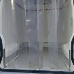 Samochód posiada dwie oddzielnie kabiny chłodząco mrożące 