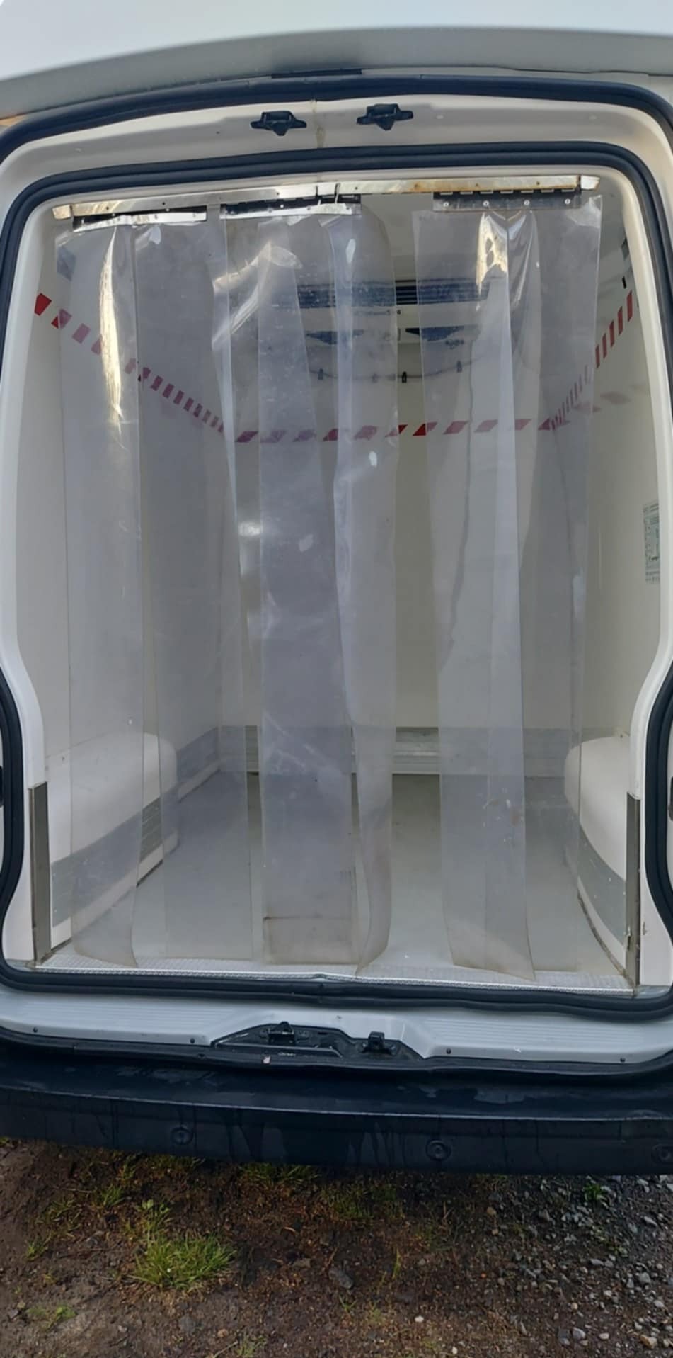 Samochód posiada dwie oddzielnie kabiny chłodząco mrożące