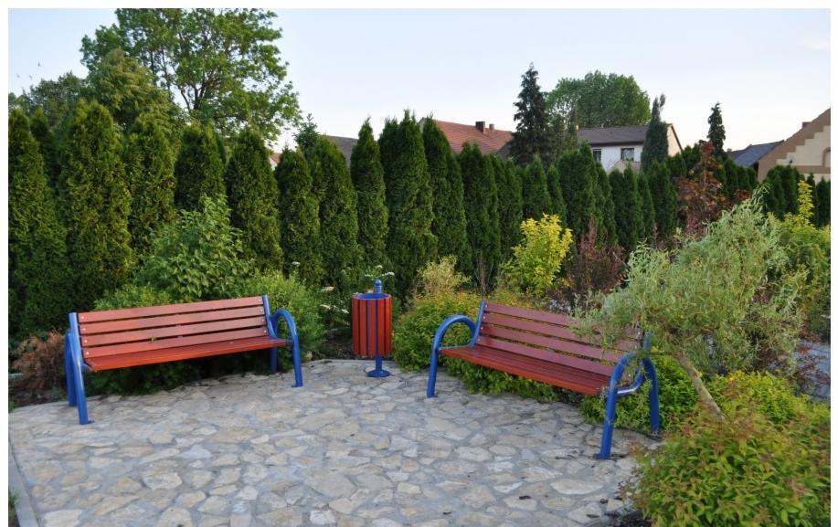 Mała architektura, Ławki, Kosze, Zestawy ogrodowe