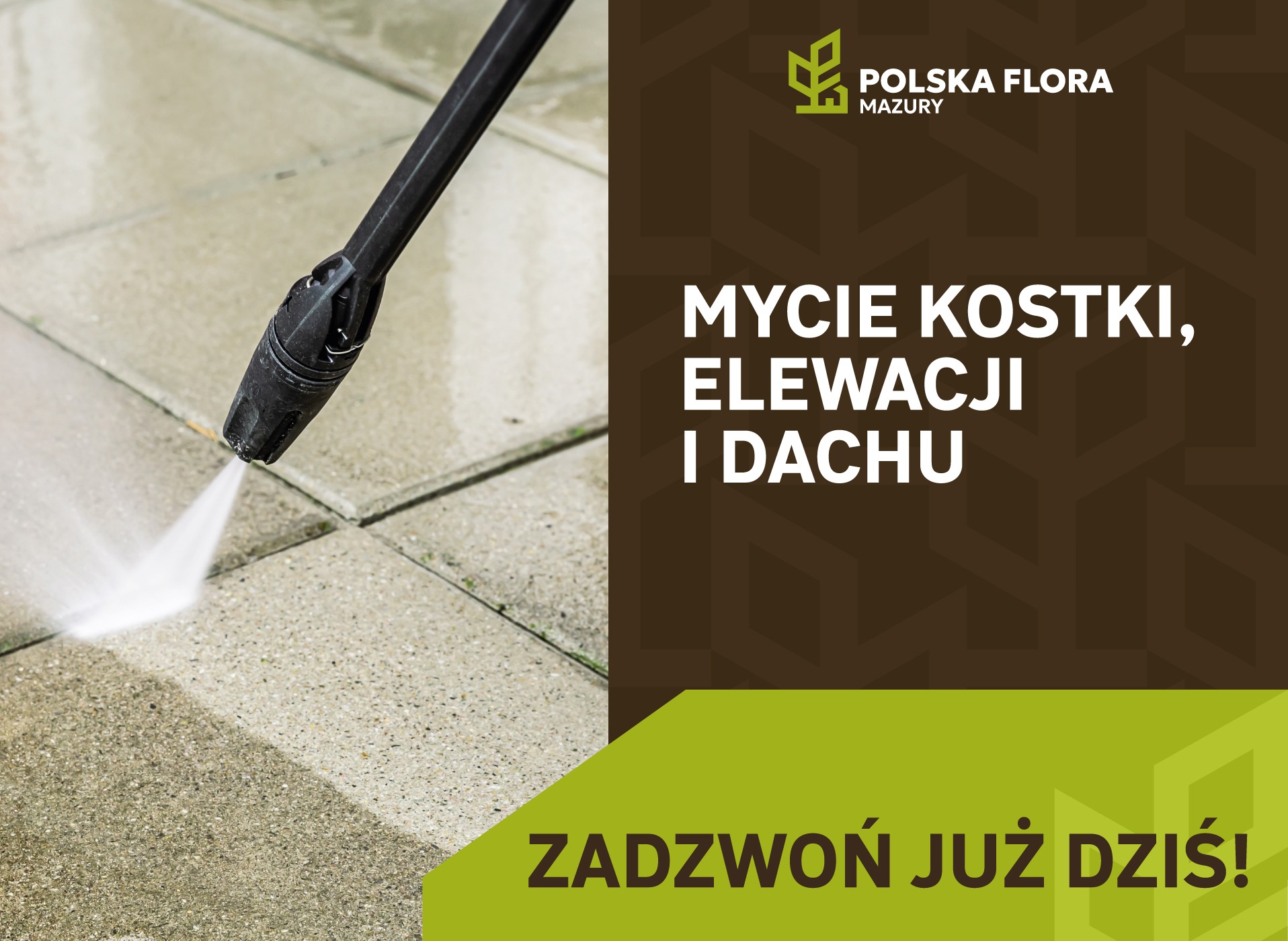 Czyszczenie kostki brukowej myjką ciśnieniową. Woda pod ciśnieniem usuwa zabrudzenia z betonowej kostki. Część zdjęcia zasłonięta grafiką z napisem.