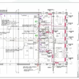 Szczegółowy plan architektoniczny budynku z zaznaczonymi instalacjami sanitarnymi, w tym przyłączami, wentylacją i rozmieszczeniem pomieszczeń biurowych.
